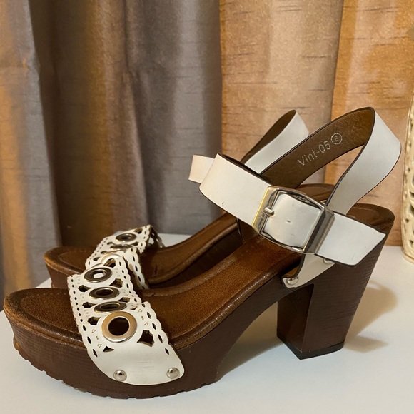 Shoes - Ollio Women's Shoe Cutout Scalloped size 8